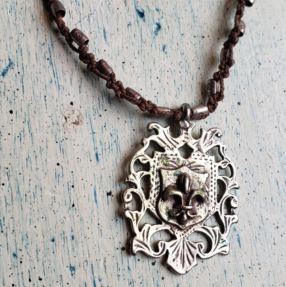 Fleur-de-lis Crochet necklace